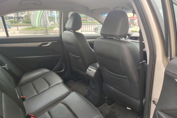 GEELY Emgrand 2019 #14 GEELY Emgrand 2019 car image #14