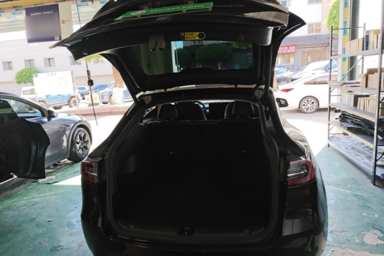 Tesla Model Y 2022 #19 Tesla Model Y 2022 car image #19
