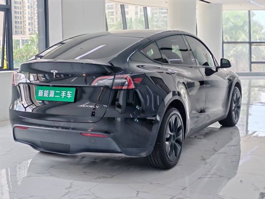Tesla Model Y 2024 #7 Tesla Model Y 2024 car image #7