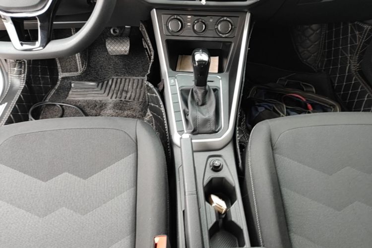 Volkswagen Polo 2022 car image #18