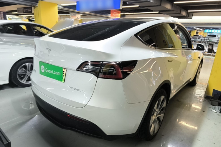 Tesla Model Y 2022 #5 Tesla Model Y 2022 car image #5