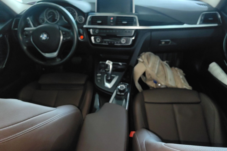 BMW 3 Series 2018 #10 BMW 3 Series 2018 صورة سيارة #10