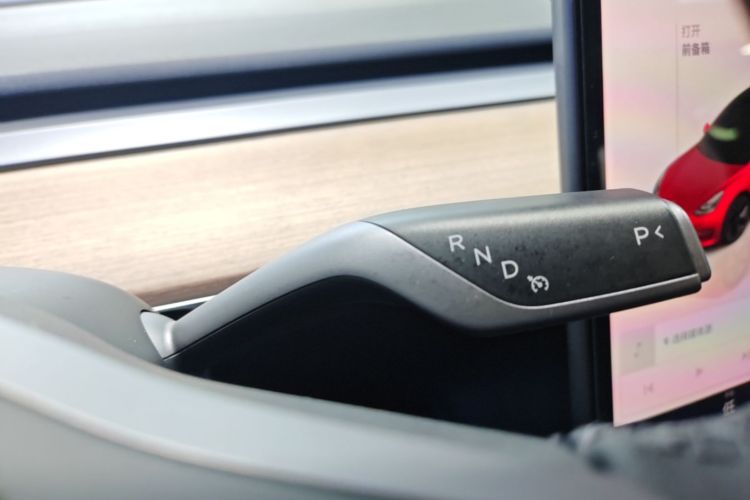Tesla Model 3 2022 car image #18
