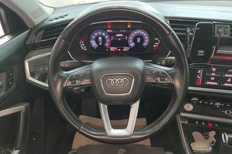 Audi Q3 2021 immagine di auto #11