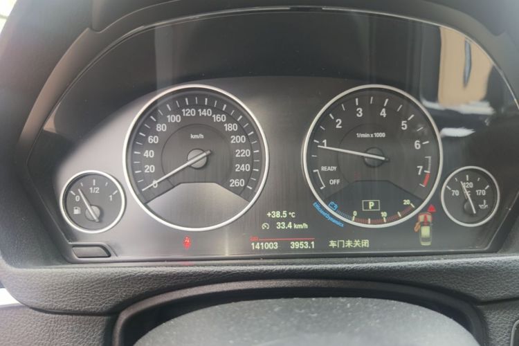 BMW 3 Series 2018 car image #12