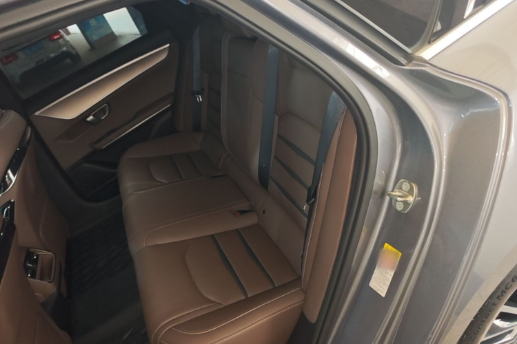 BYD Han 2022 car image #17