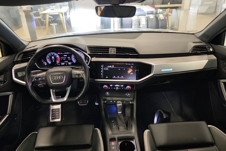 Audi Q3 2024 car image #10