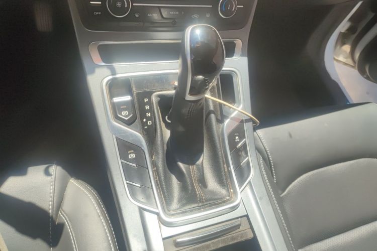 GEELY Emgrand 2019 #14 GEELY Emgrand 2019 car image #14