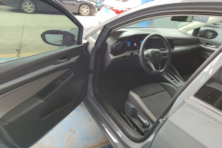 Volkswagen Golf 2022 car image #16