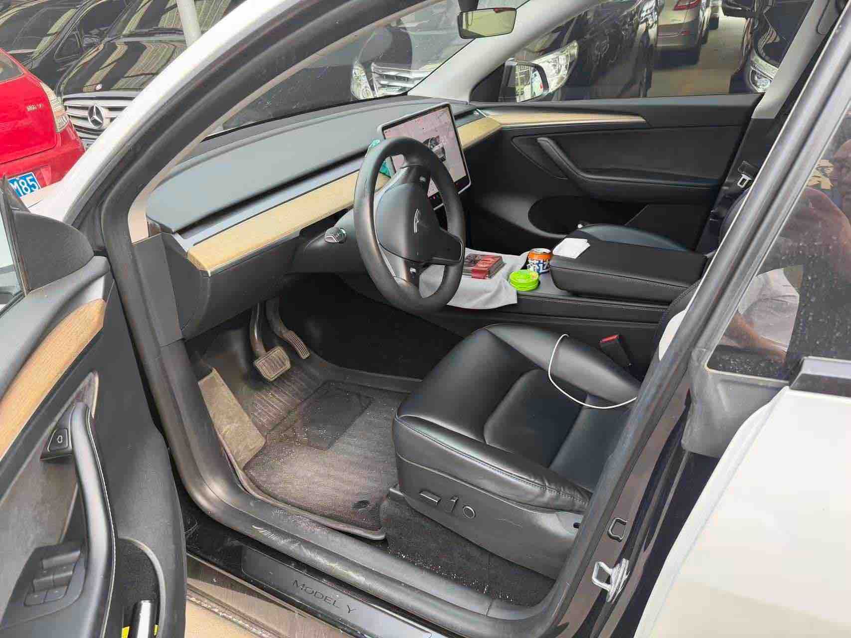 Tesla Model Y 2023 #7 Tesla Model Y 2023 car image #7