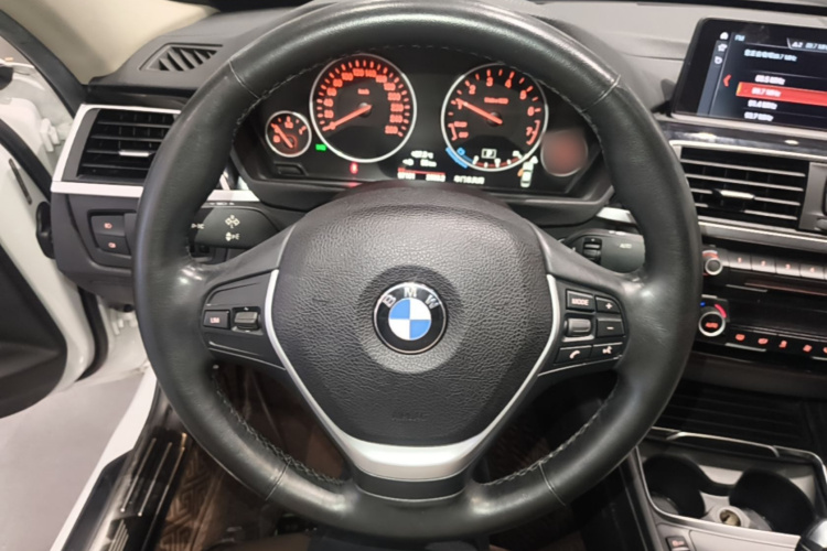 BMW 3 Series 2019 car image #15