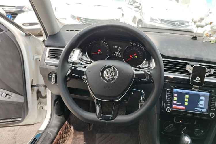 Volkswagen Bora 2017 car image #11