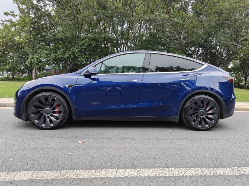 Tesla Model Y 2022 car image #3