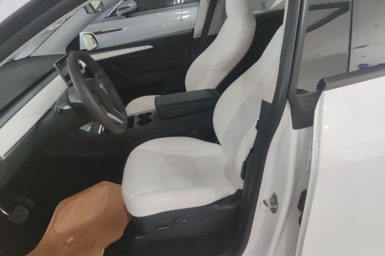 Tesla Model Y 2023 #15 Tesla Model Y 2023 car image #15