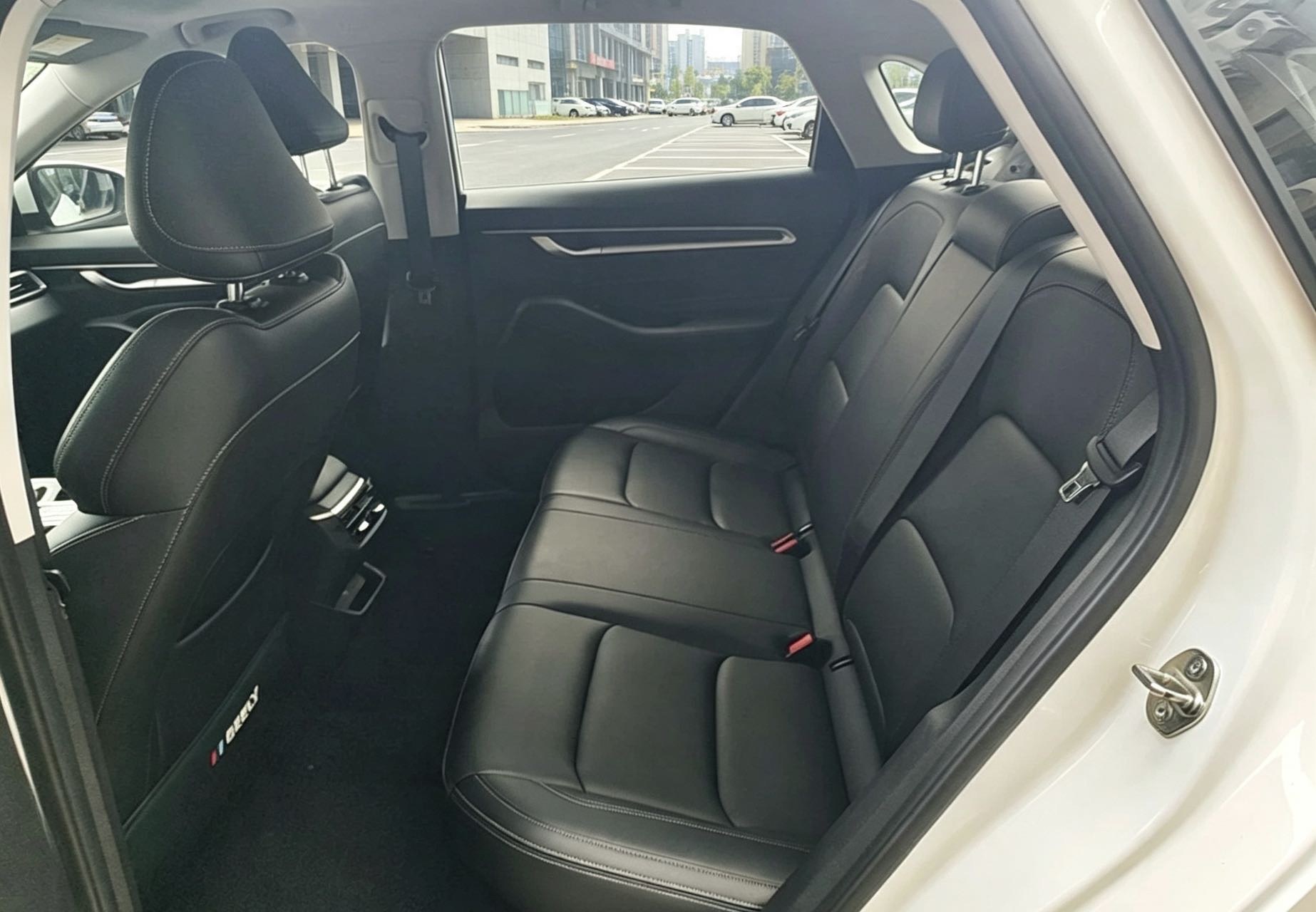 GEELY Emgrand 2025 immagine di auto #4