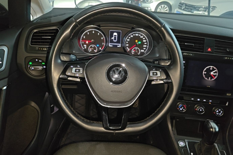 Volkswagen Golf 2020 car image #11