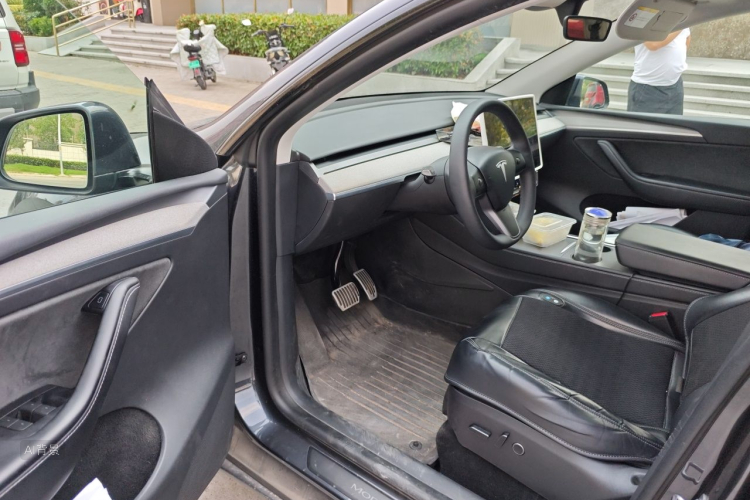 Tesla Model Y 2024 #18 Tesla Model Y 2024 immagine di auto #18