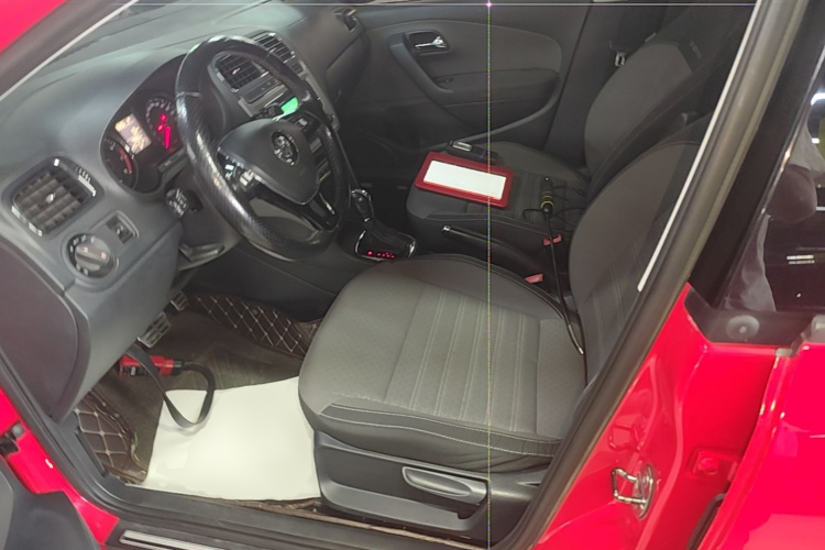 Volkswagen Polo 2015 car image #15