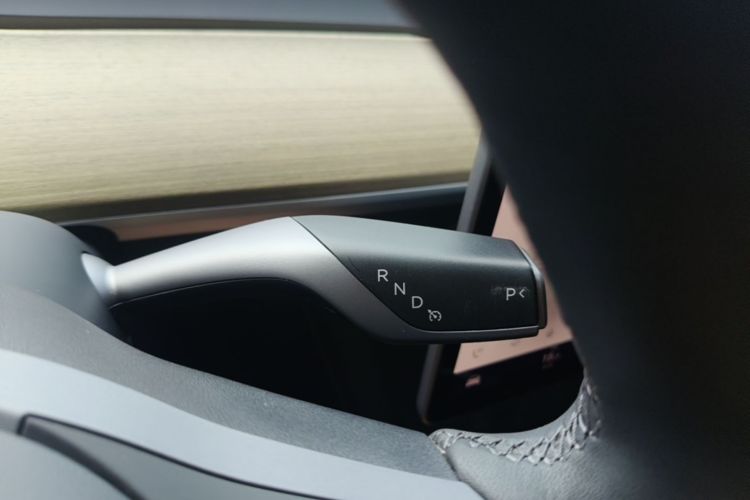 Tesla Model Y 2023 immagine di auto #14