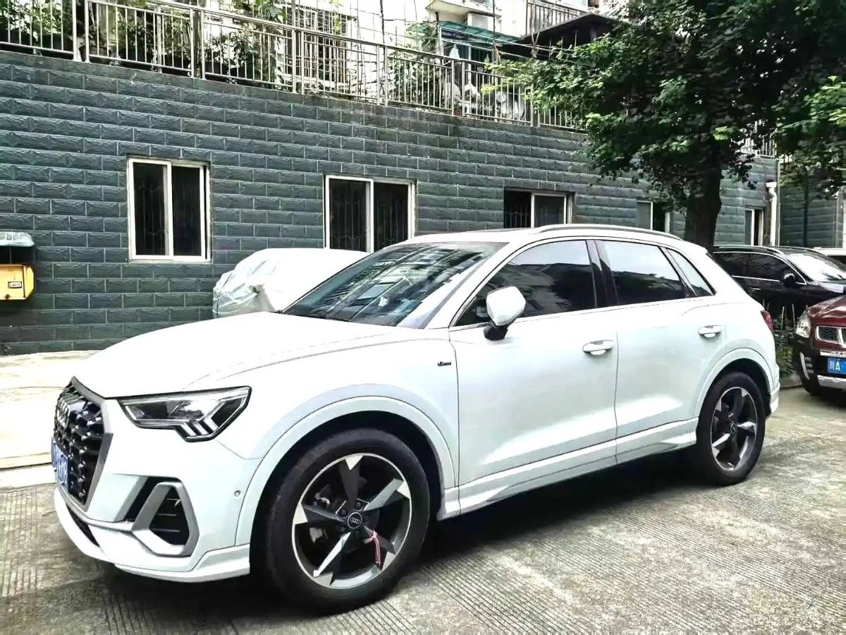 Audi Q3 2022 car image 
