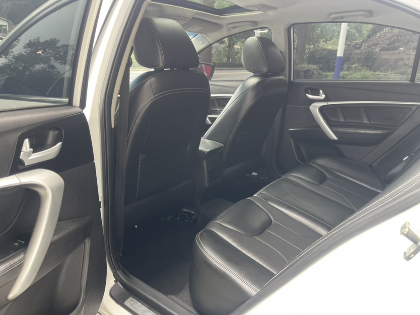 GEELY Emgrand 2016 car image #4