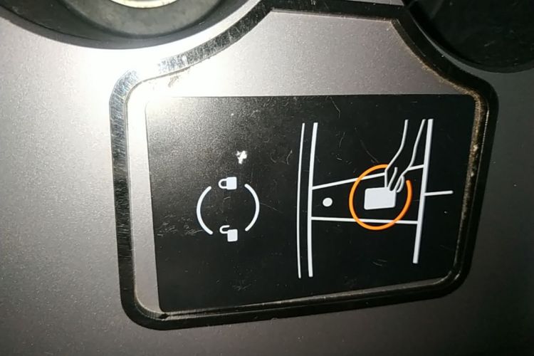 Tesla Model 3 2021 car image #9