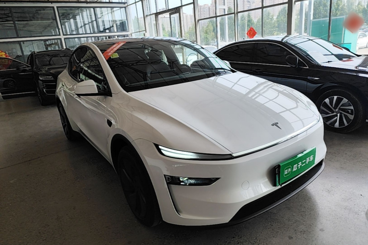 Tesla Model Y 2026 #4 Tesla Model Y 2026 car image #4