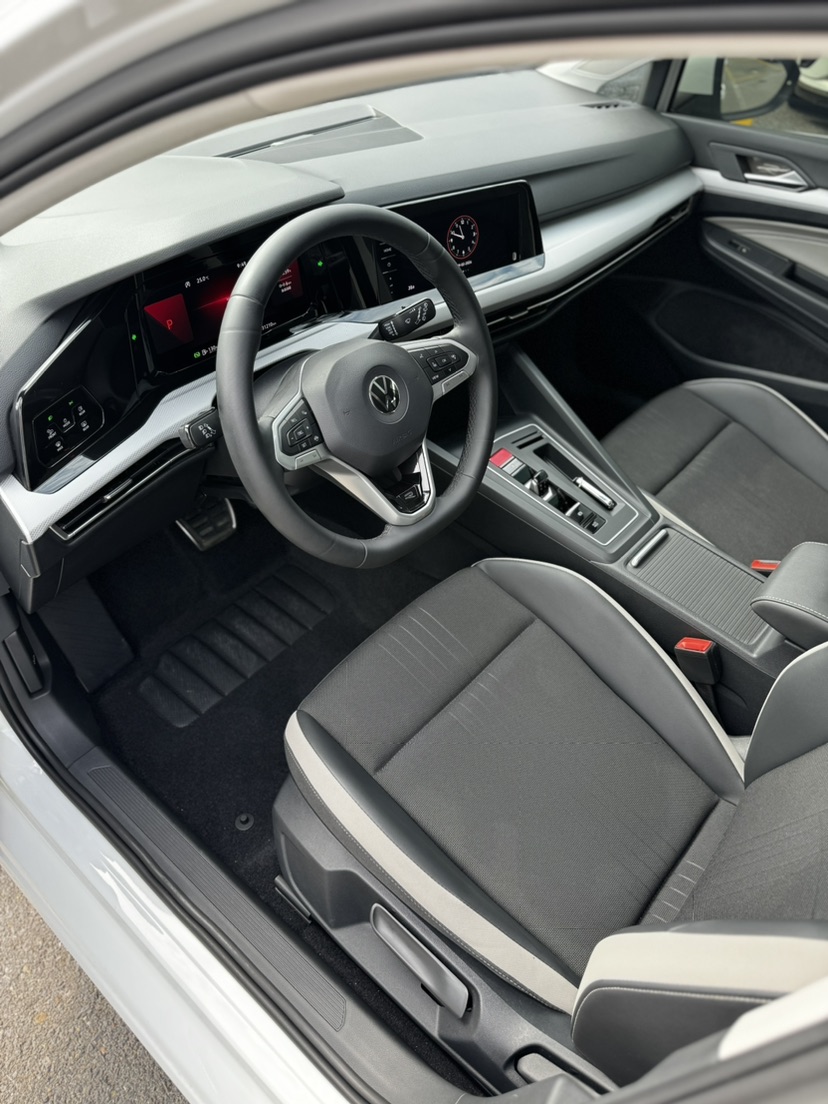 Volkswagen Golf 2022 car image #3