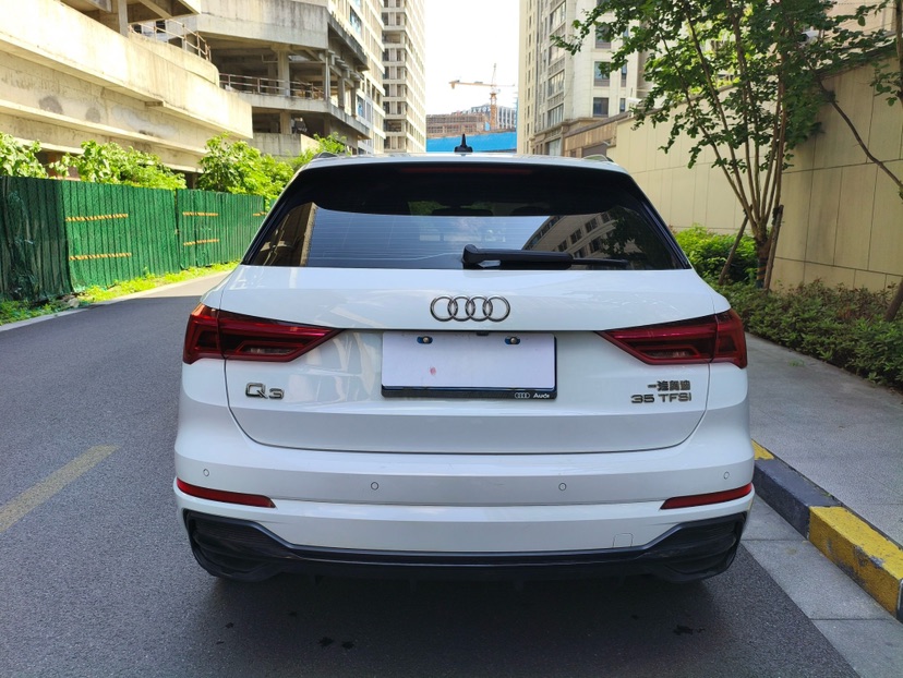 Audi Q3 2023 car image #5
