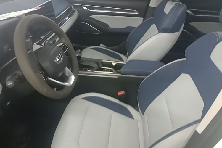 GEELY Emgrand 2022 car image #13