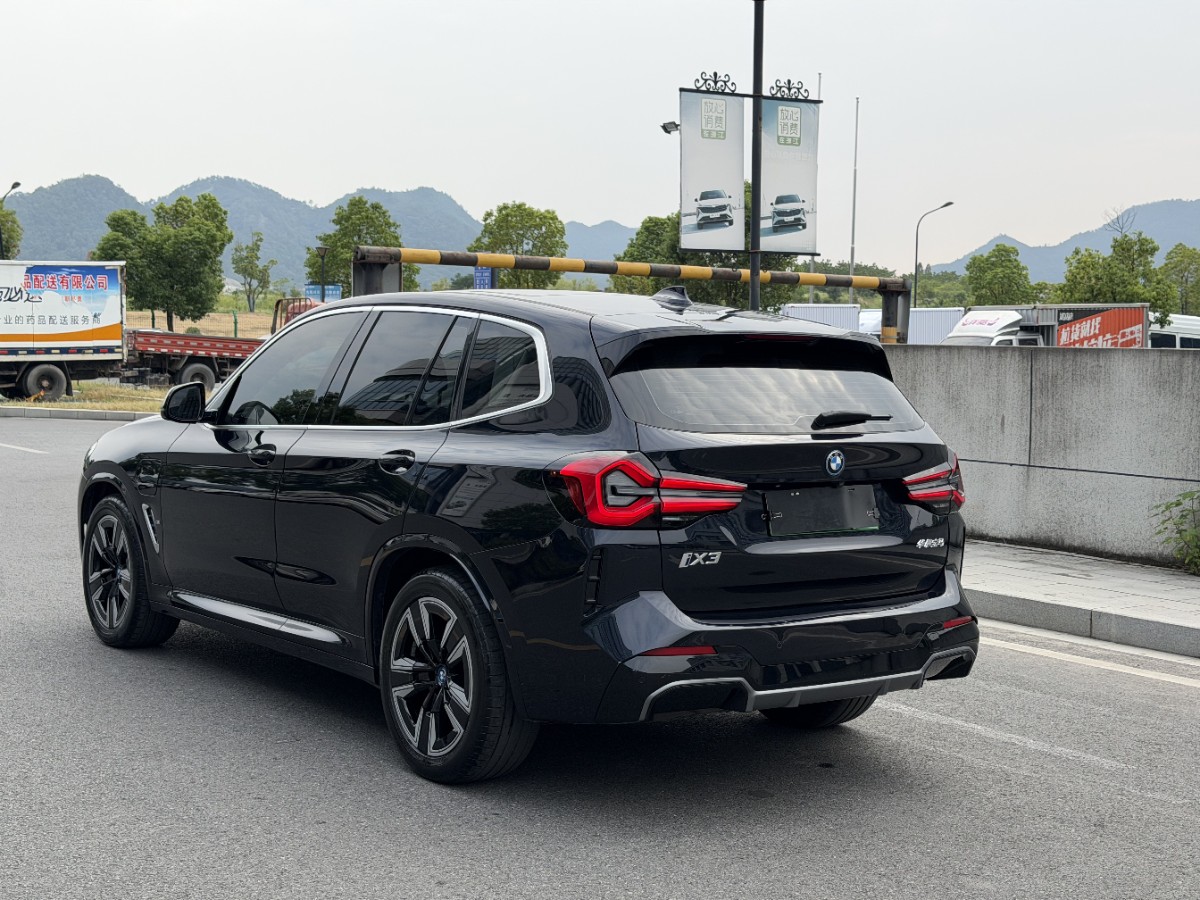 BMW iX3 2023 car image #5