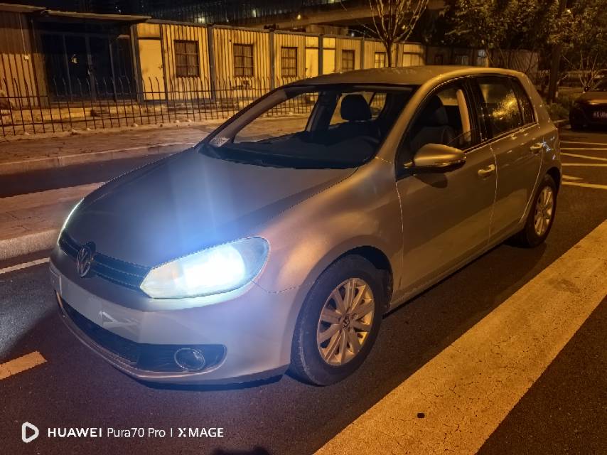 Volkswagen Golf 2011 car image 