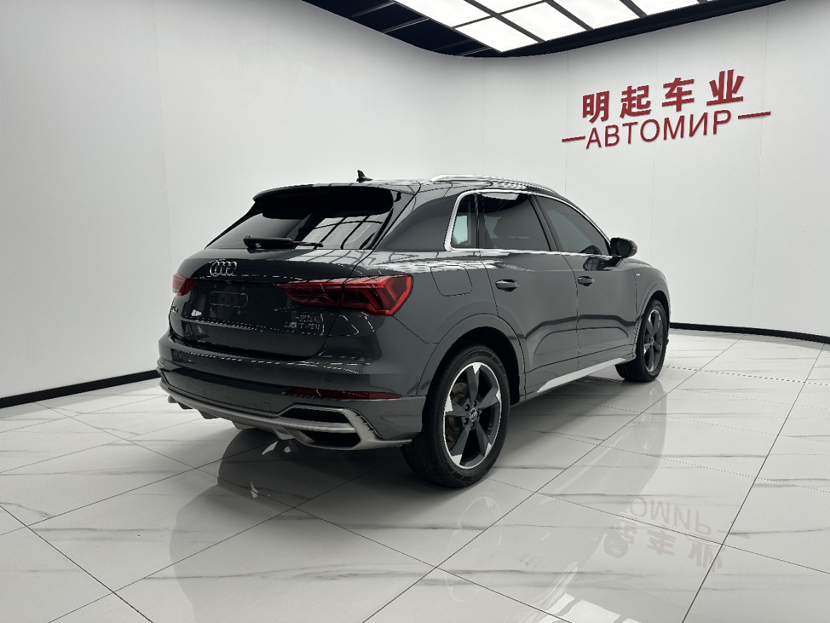 Audi Q3 2022 car image #9