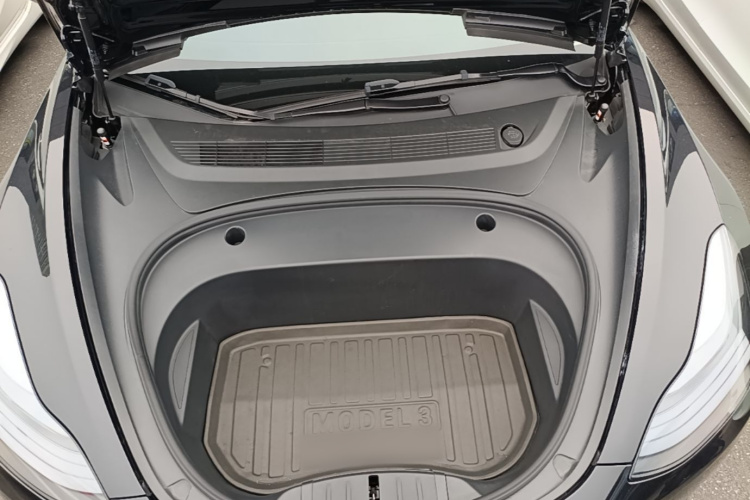 Tesla Model 3 2023 car image #20