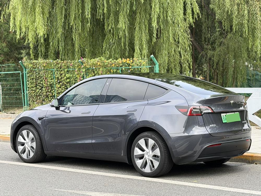 Tesla Model Y 2022 #5 Tesla Model Y 2022 car image #5