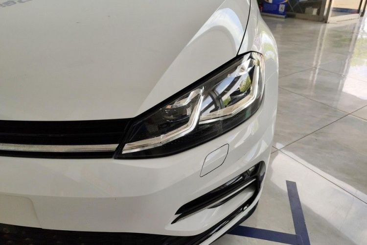 Volkswagen Golf 2020 car image #7