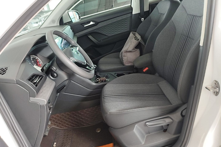 Volkswagen Tharu 2021 car image #15