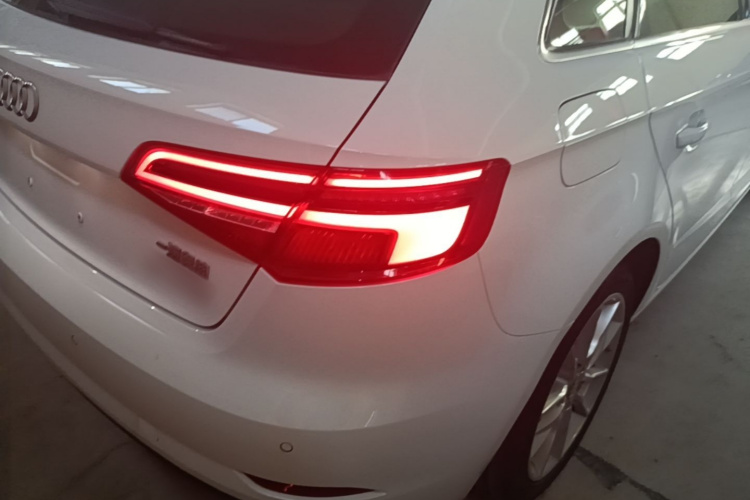 Audi A3 2018 car image #8
