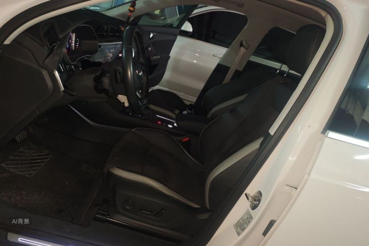 Audi Q3 2019 car image #17