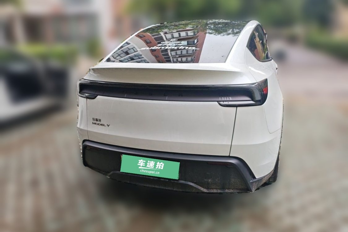 Tesla Model Y 2025 immagine di auto #6