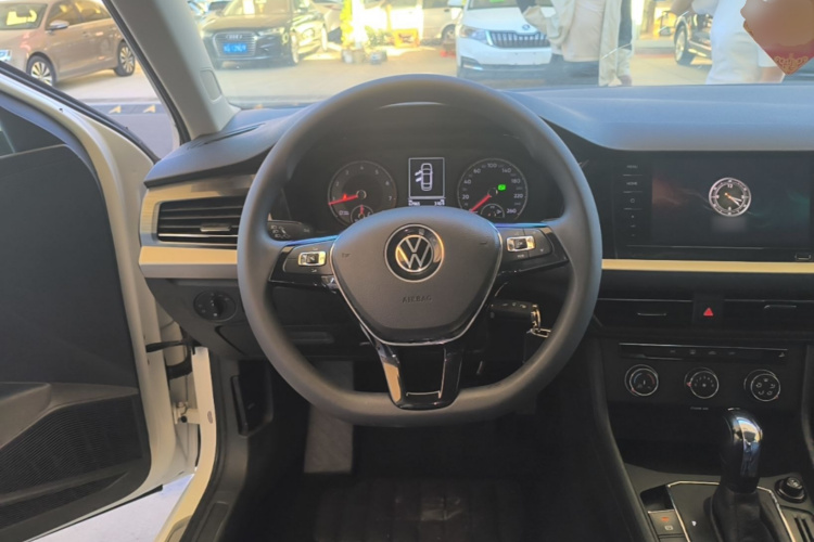 Volkswagen Lavida 2020 car image #15