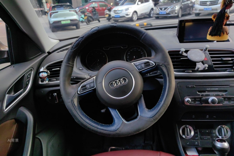 Audi Q3 2015 car image #12