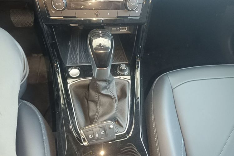 Volkswagen Tharu 2024 car image #14