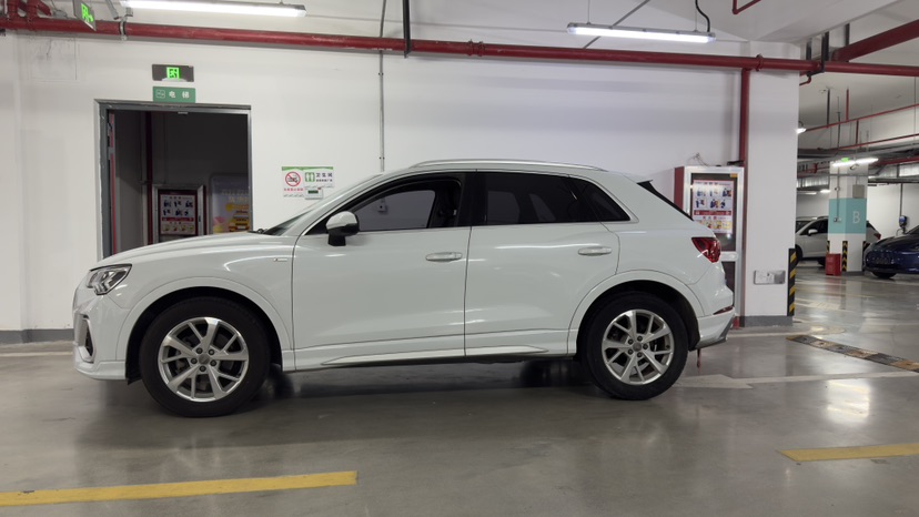 Audi Q3 2019 car image #4