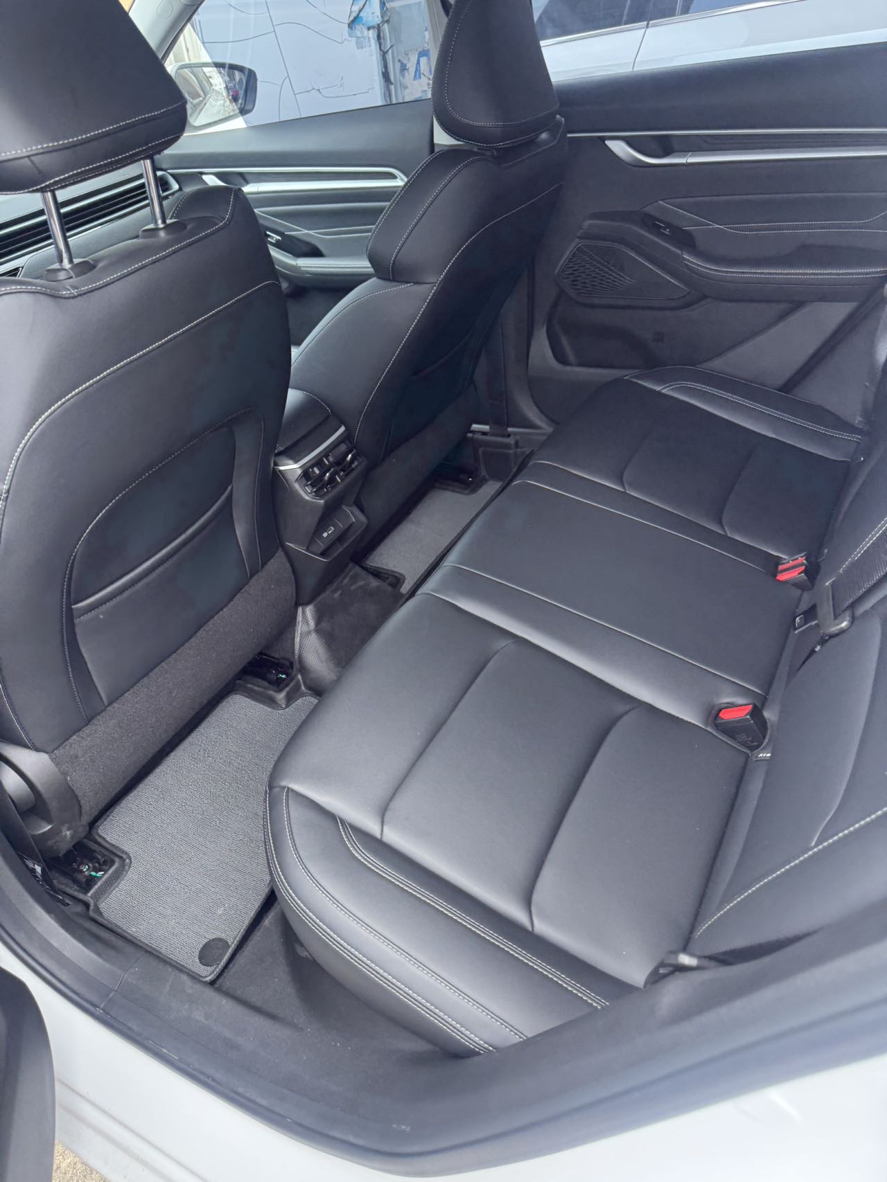 GEELY Emgrand 2025 #4 GEELY Emgrand 2025 car image #4