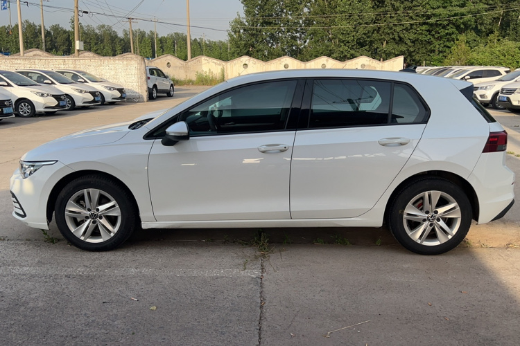Volkswagen Golf 2023 car image #7