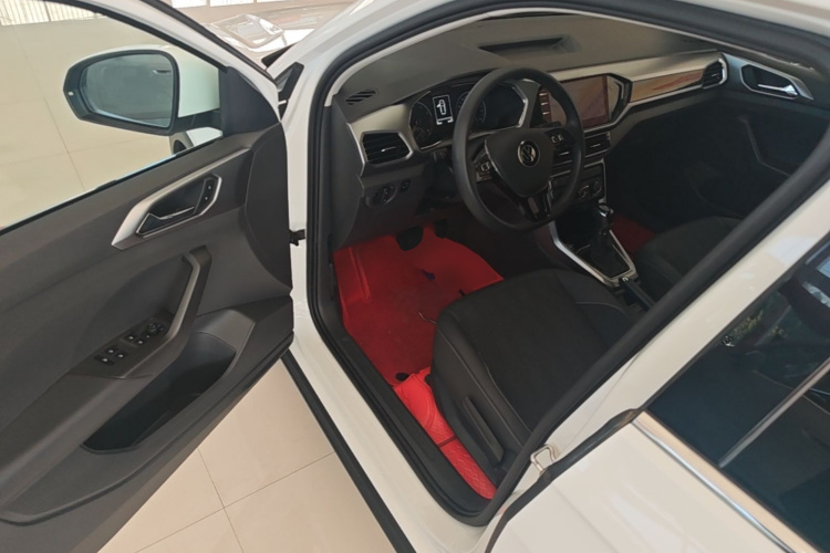 Volkswagen T-Cross 2021 #12 Volkswagen T-Cross 2021 car image #12