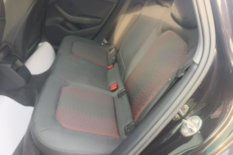 Audi A3 2018 car image #17