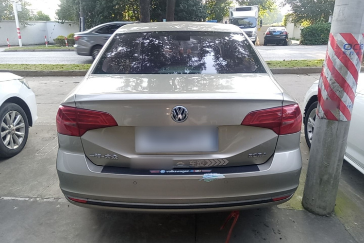 Volkswagen Bora 2017 car image #6