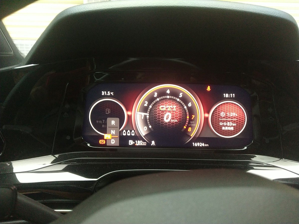 Volkswagen Golf 2023 car image #6